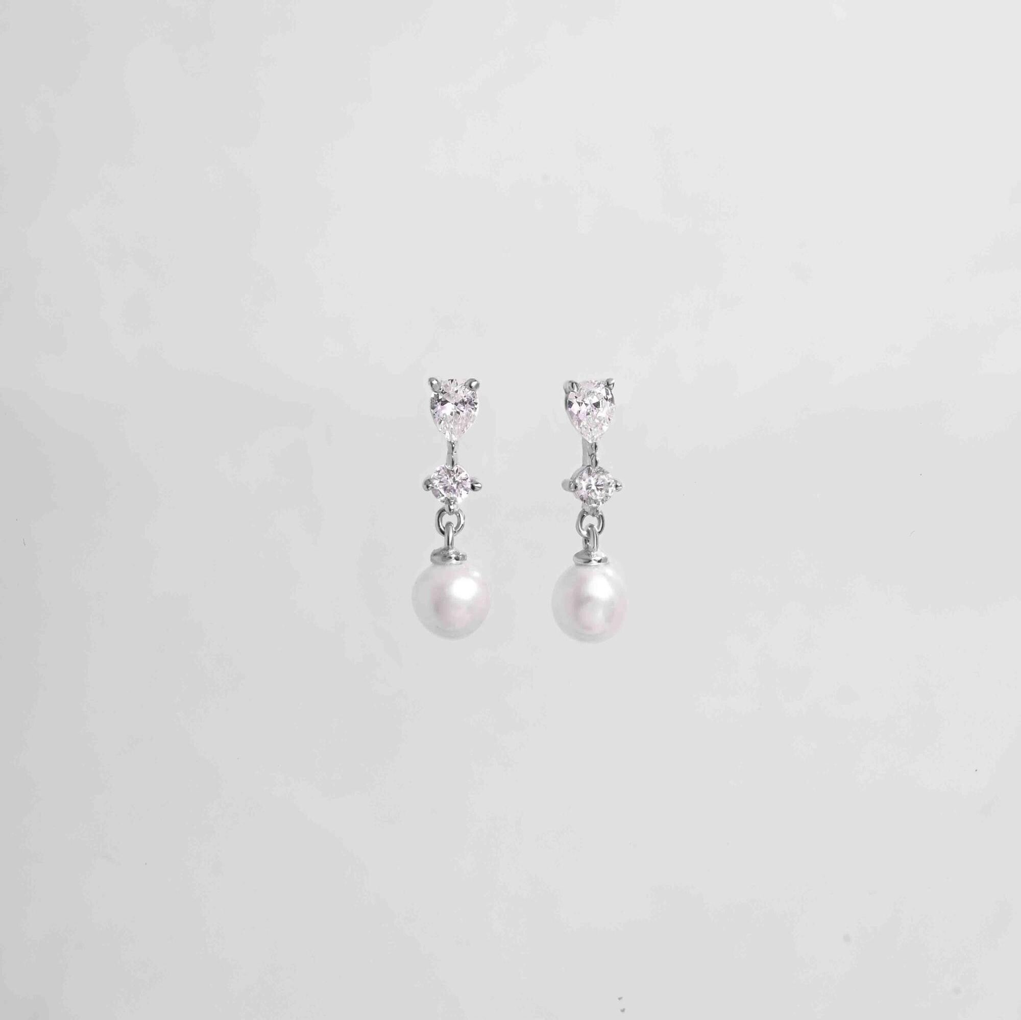 Pearl Drop Earrings, Bridal Pearl Earrings, Dainty Earrings, Gold Stud Earrings, Gift for Her, Minimalist Earrings, Wedding Earrings