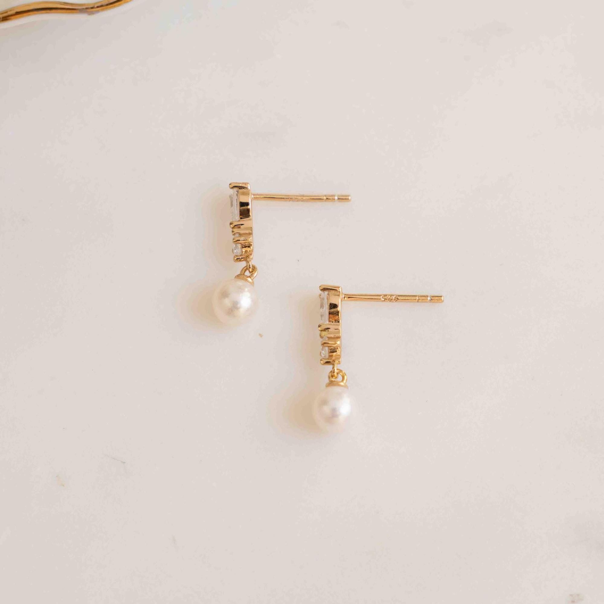 Pearl Drop Earrings, Bridal Pearl Earrings, Dainty Earrings, Gold Stud Earrings, Gift for Her, Minimalist Earrings, Wedding Earrings