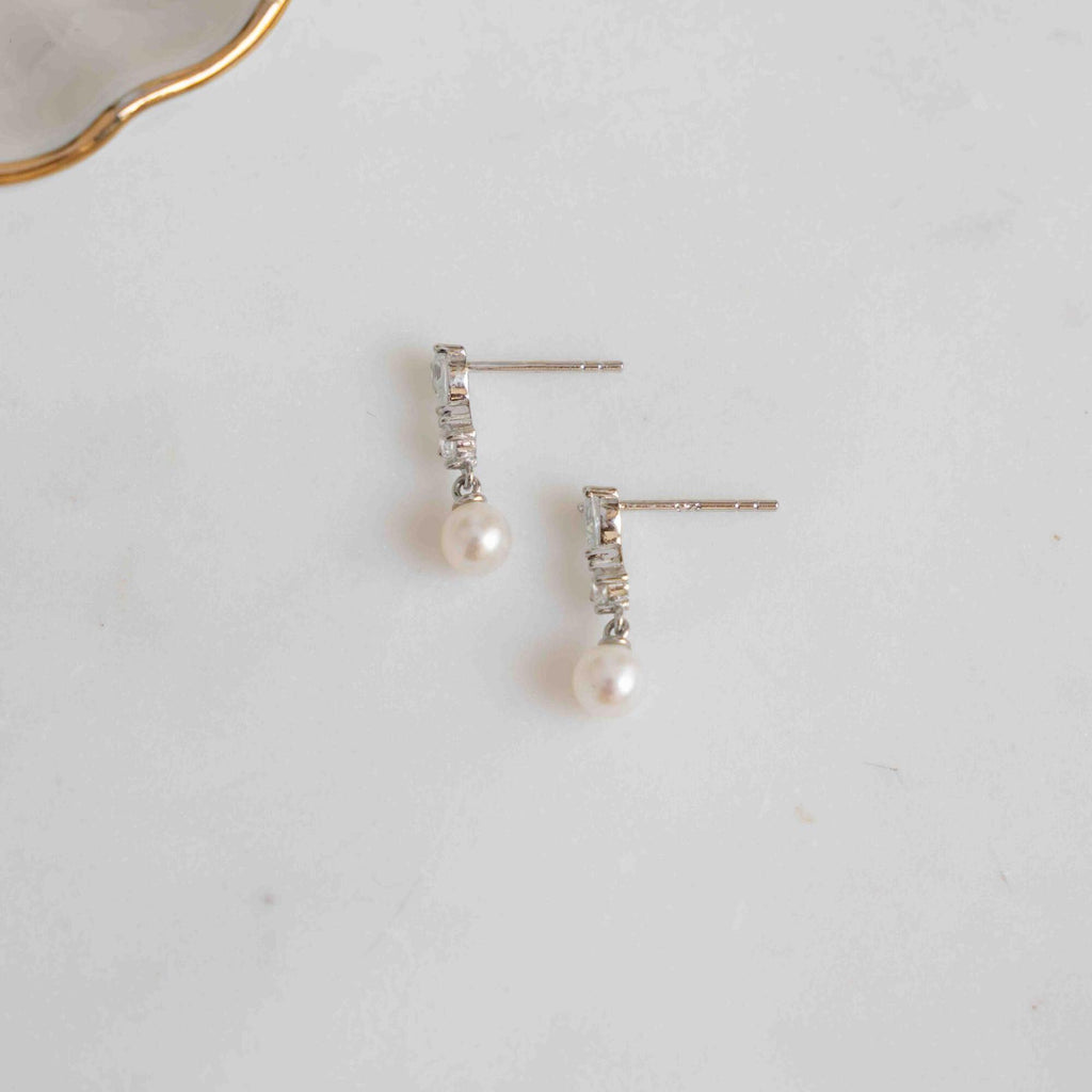 Pearl Drop Earrings, Bridal Pearl Earrings, Dainty Earrings, Gold Stud Earrings, Gift for Her, Minimalist Earrings, Wedding Earrings