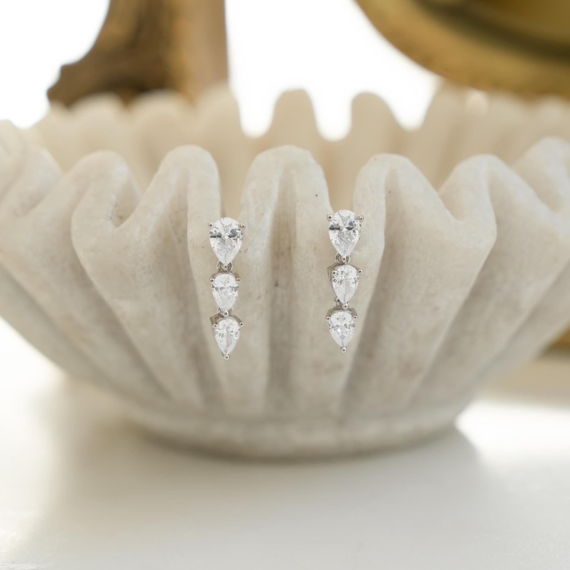 Teardrop Earrings, Dangle Earrings, Drop Earrings, Diamond Earrings, Bridal Earrings, Wedding Jewelry, Gift for Her, Wedding Earrings