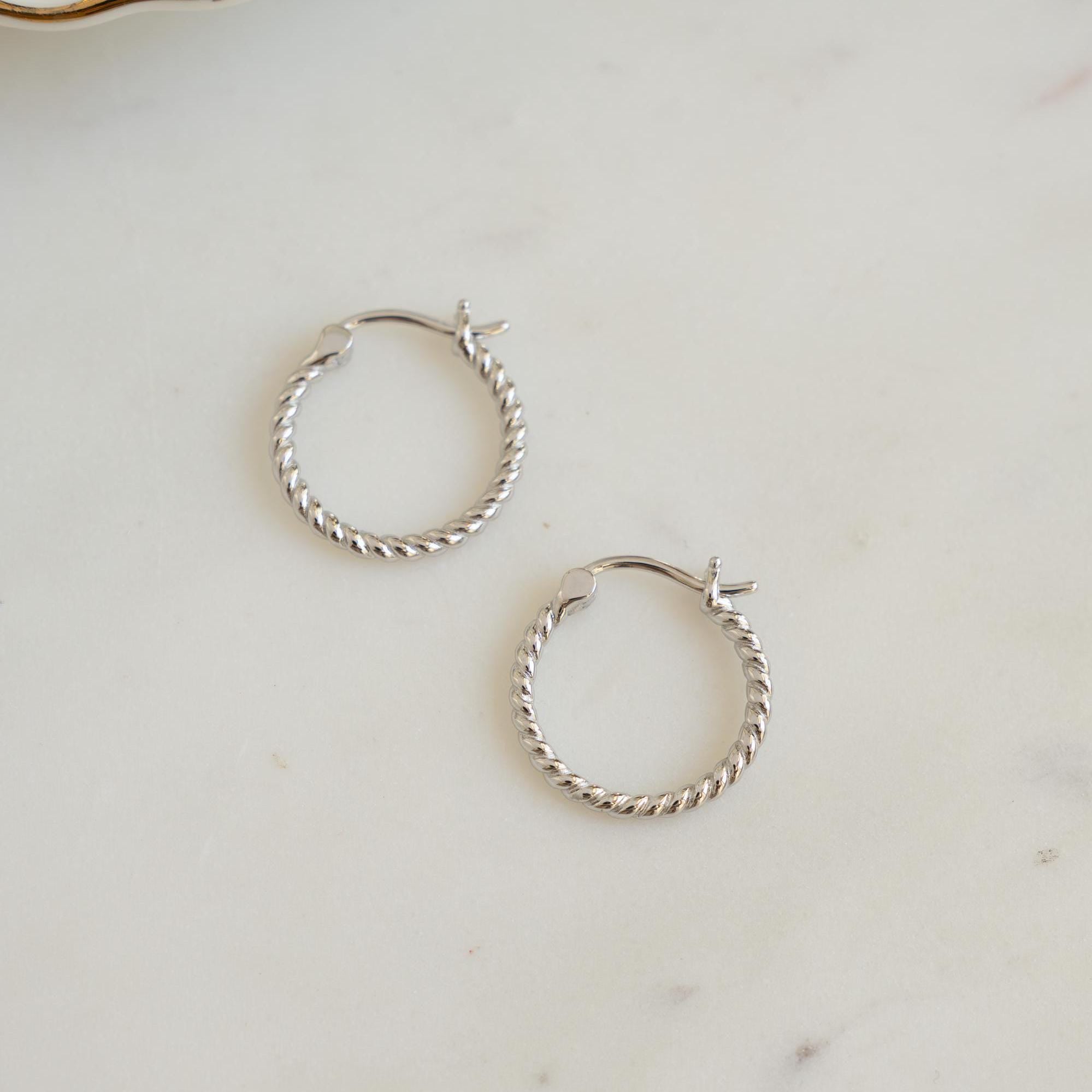 Spiral Hoop Earrings, Twist Hoop Earrings, Minimalist Earrings, Gold Hoop Earrings, Dainty Earrings, Aesthetic Earrings Medium Hoop Earrings