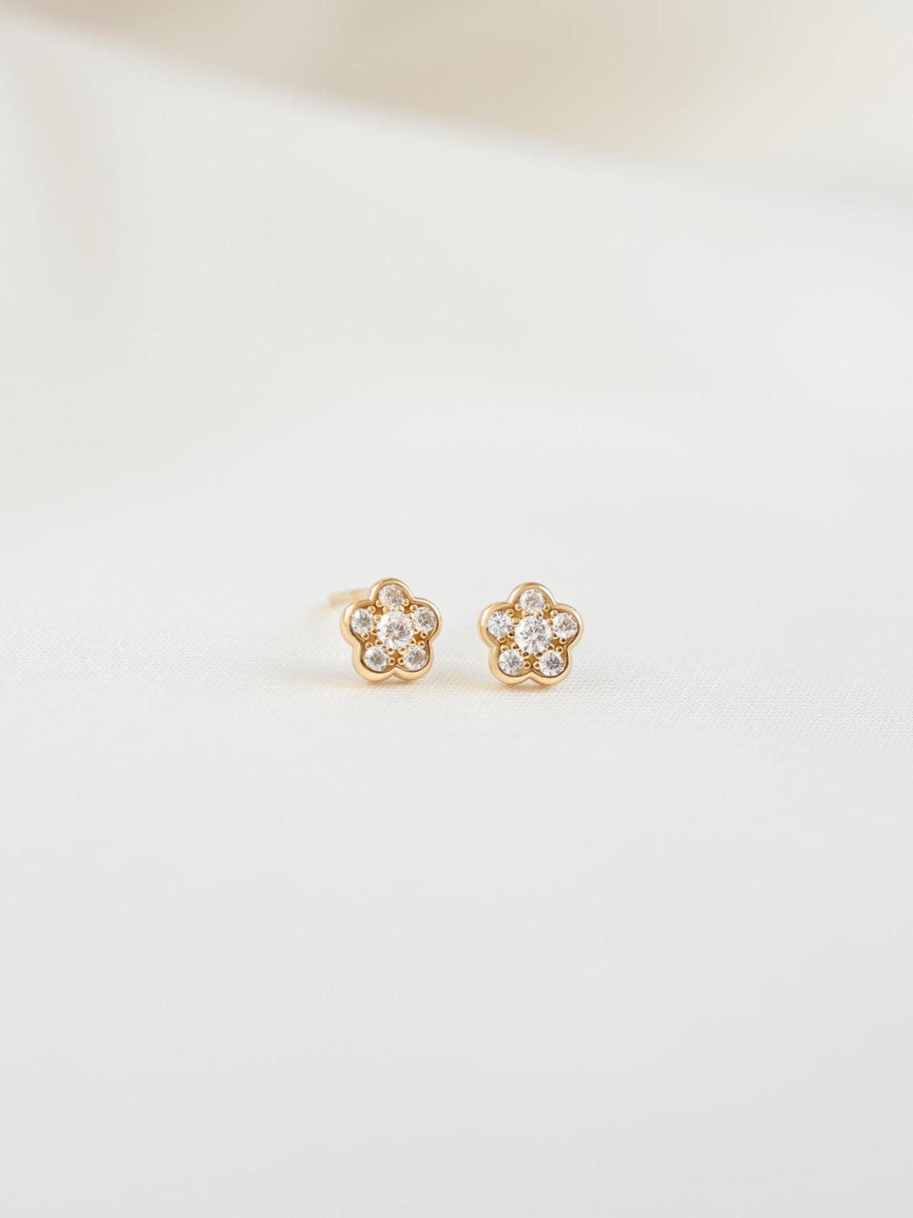 Floral Earrings by Sami Jewels, Stud Earrings, Diamond Earrings, Cartilage Earring, Dainty Earrings, Tiny Earrings, Minimalist Earrings,