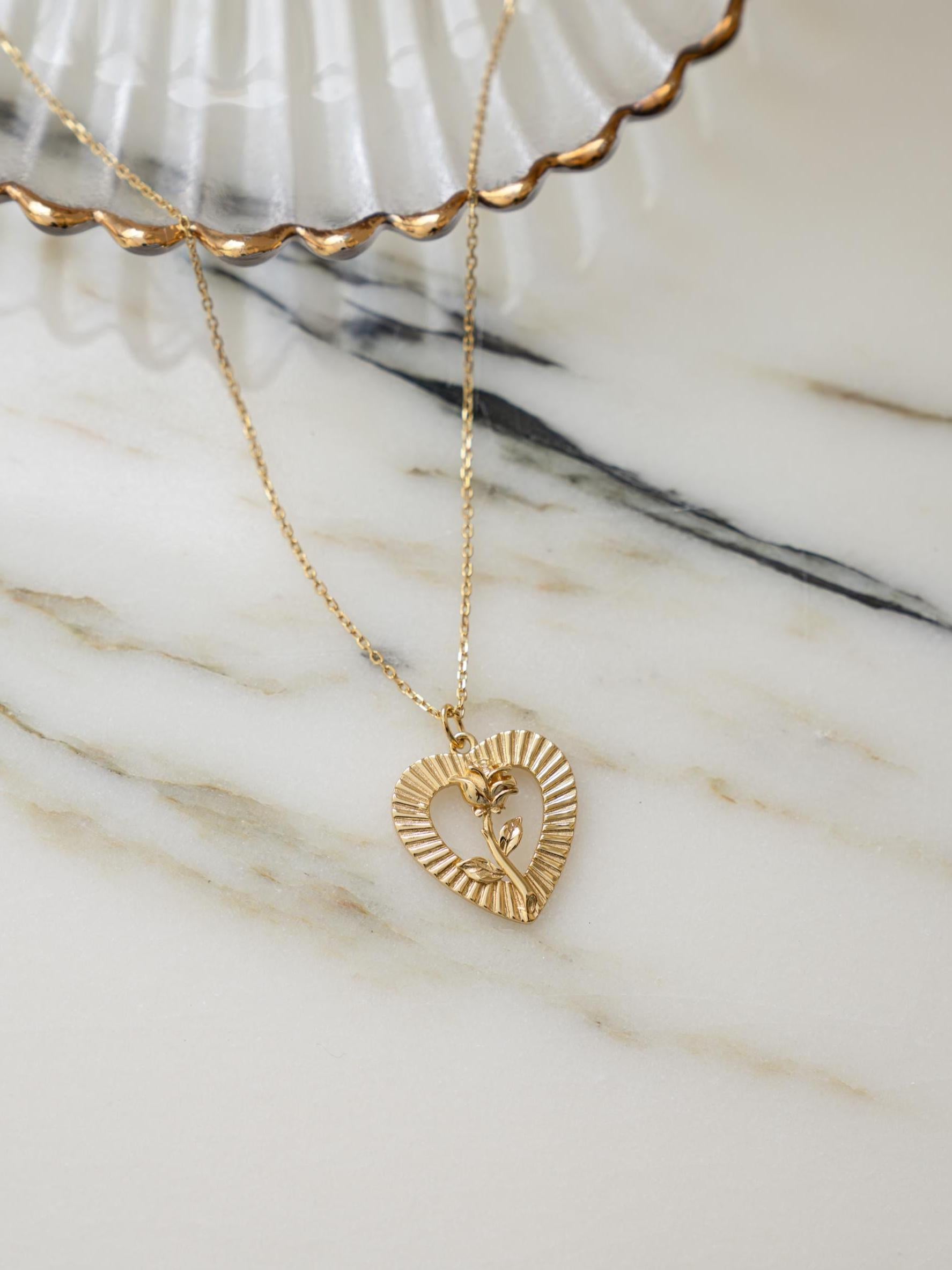 Heart Pendant Necklace by Sami Jewels, Rose Necklace, Heart Necklace, Statement Necklace, Charm Necklace, Vintage Necklace, Heart Medallion