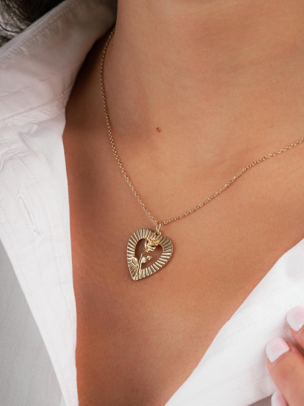 Heart Pendant Necklace by Sami Jewels, Rose Necklace, Heart Necklace, Statement Necklace, Charm Necklace, Vintage Necklace, Heart Medallion