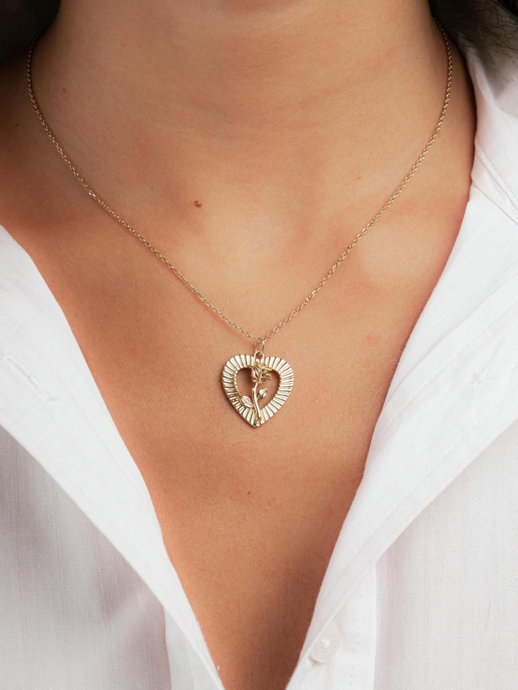 Heart Pendant Necklace by Sami Jewels, Rose Necklace, Heart Necklace, Statement Necklace, Charm Necklace, Vintage Necklace, Heart Medallion
