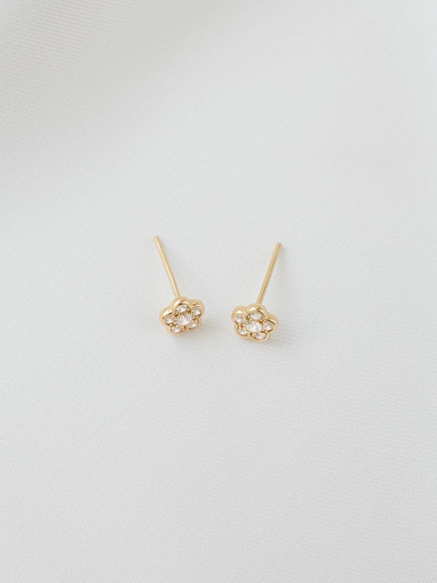 Floral Earrings by Sami Jewels, Stud Earrings, Diamond Earrings, Cartilage Earring, Dainty Earrings, Tiny Earrings, Minimalist Earrings,