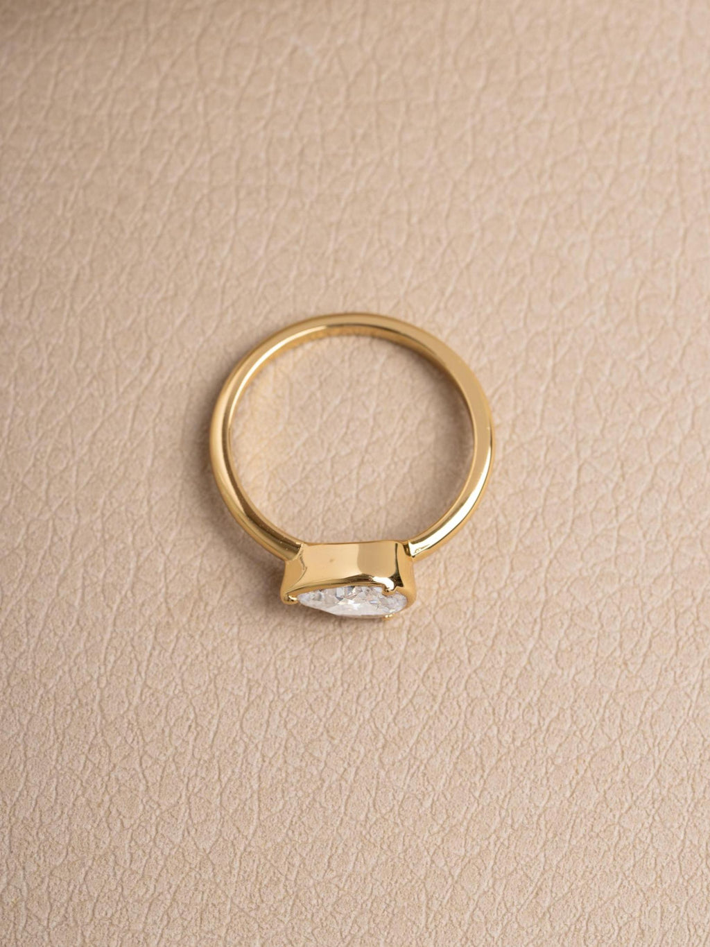 Bezel Set Pear Ring by Sami Jewels, Bezel Ring, Diamond Ring, Engagement Ring, Dainty Ring, Wedding Ring, Bridal Jewelry