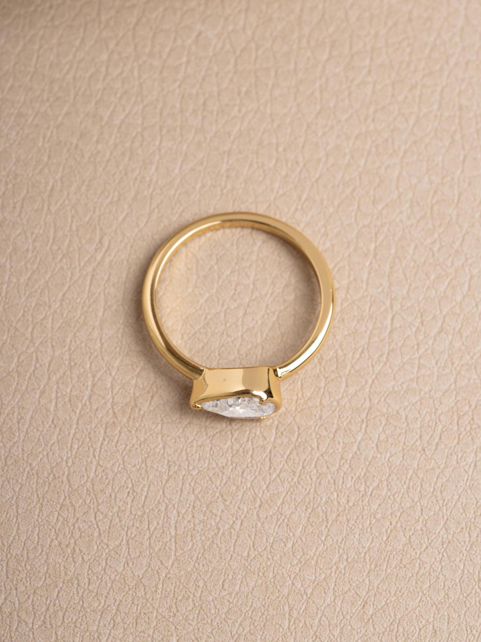 Bezel Set Pear Ring by Sami Jewels, Bezel Ring, Diamond Ring, Engagement Ring, Dainty Ring, Wedding Ring, Bridal Jewelry