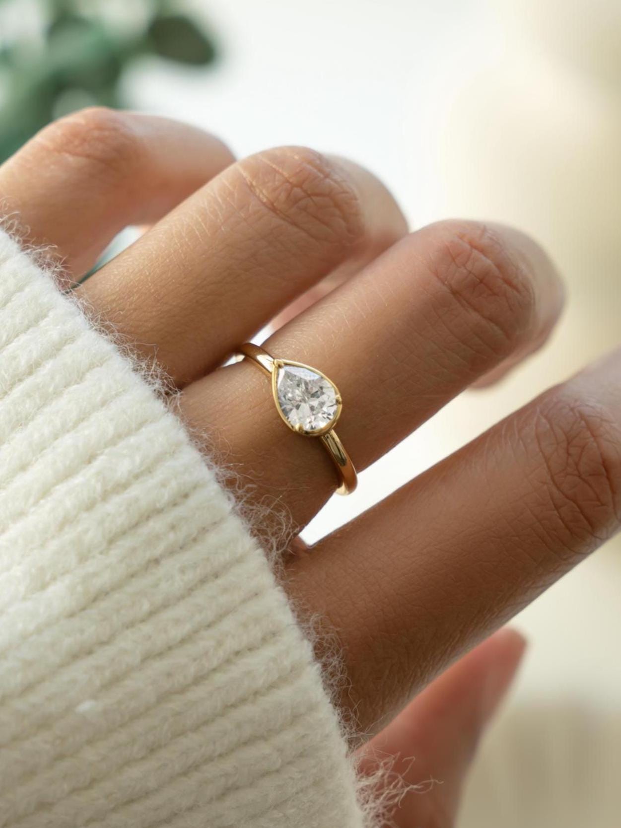 Bezel Set Pear Ring by Sami Jewels, Bezel Ring, Diamond Ring, Engagement Ring, Dainty Ring, Wedding Ring, Bridal Jewelry