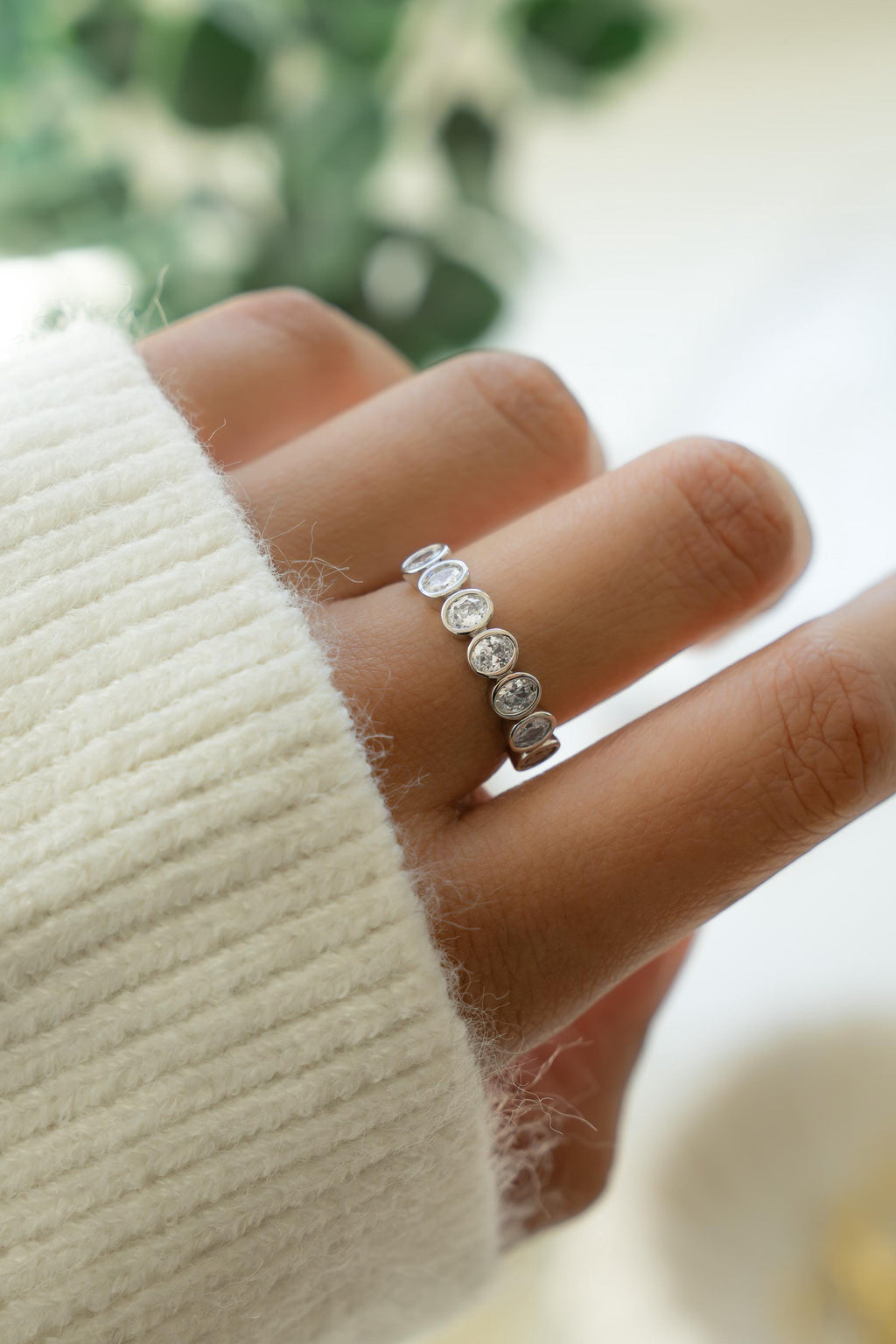 Oval Bezel Ring by Sami Jewels, Stackable Ring, Wedding Band, Diamond Ring, Promise Ring, Dainty Ring, Vintage Ring, Bridal Jewelry