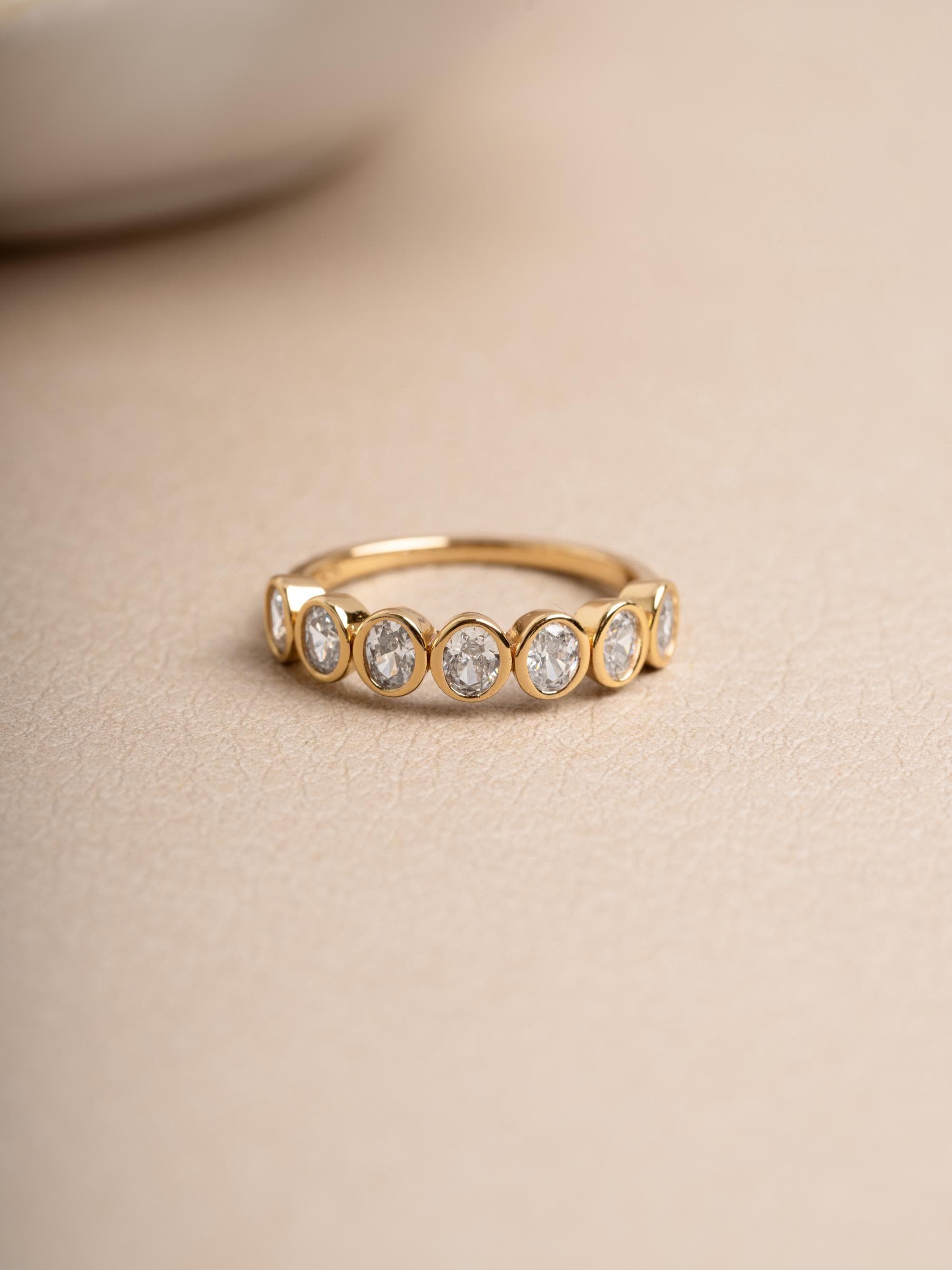 Oval Bezel Ring by Sami Jewels, Stackable Ring, Wedding Band, Diamond Ring, Promise Ring, Dainty Ring, Vintage Ring, Bridal Jewelry