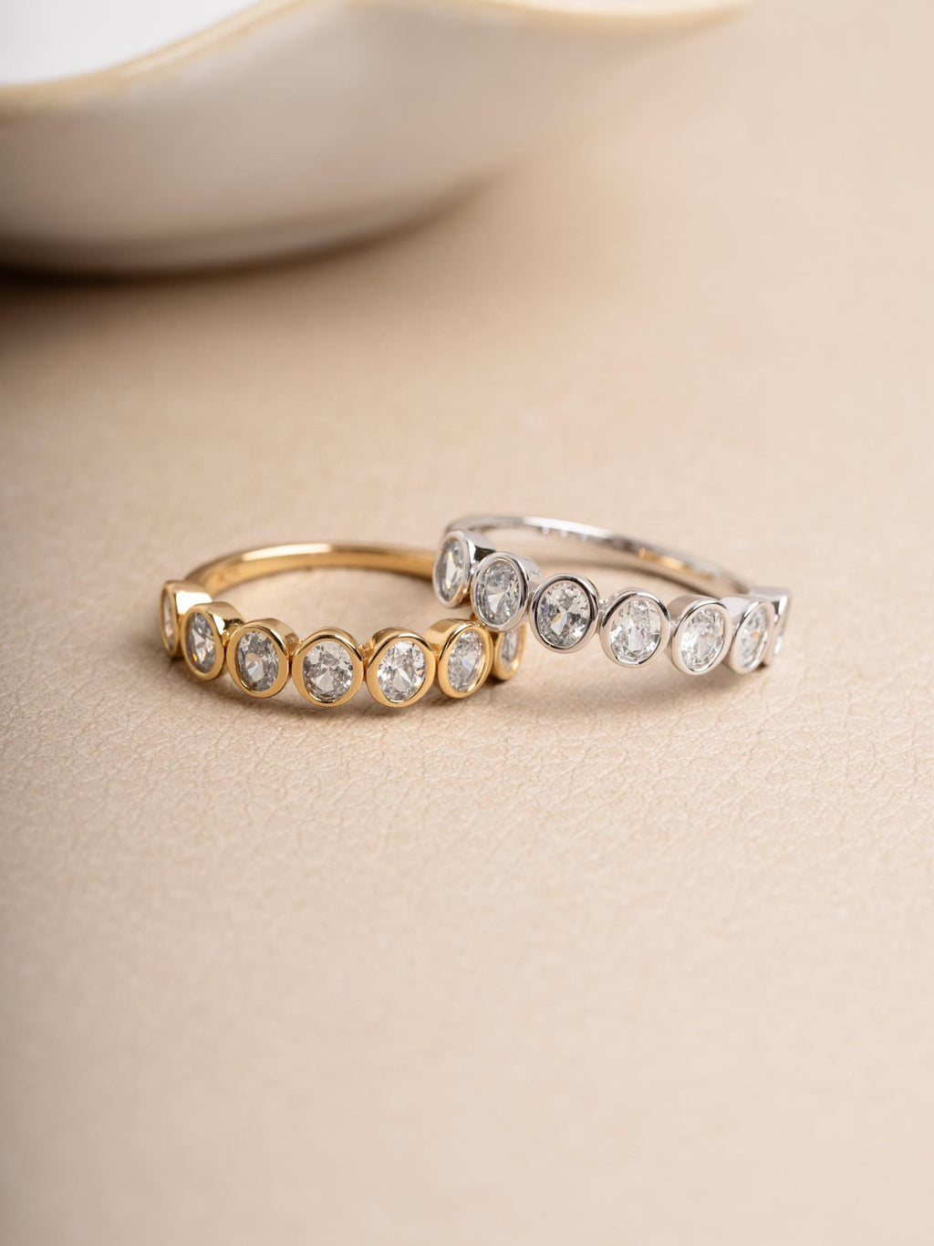 Oval Bezel Ring by Sami Jewels, Stackable Ring, Wedding Band, Diamond Ring, Promise Ring, Dainty Ring, Vintage Ring, Bridal Jewelry