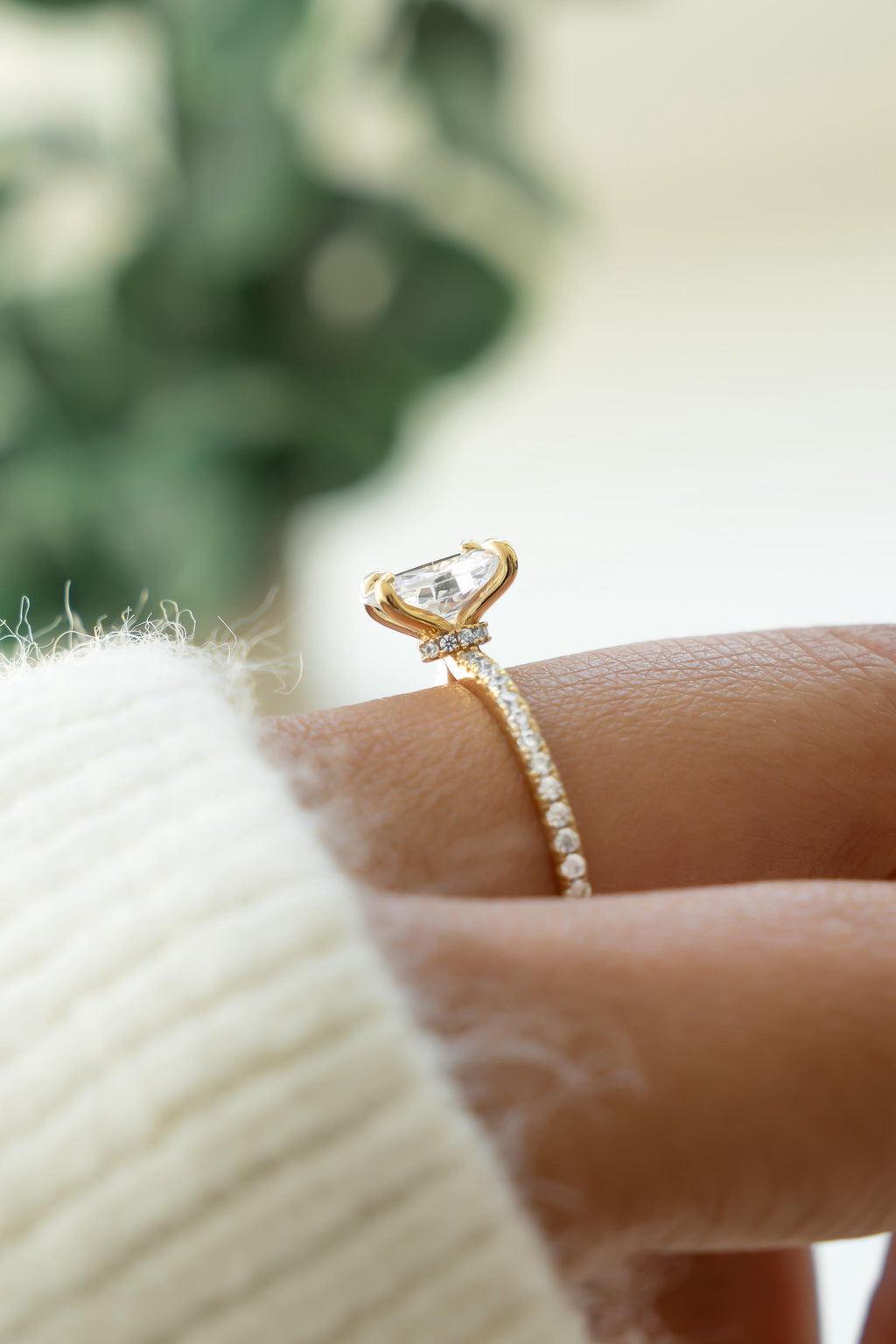 Oval Solitaire Diamond Engagement Ring with Pavé Band by Sami Jewels, Premium 925 Sterling Silver Ring Sizes 4-10