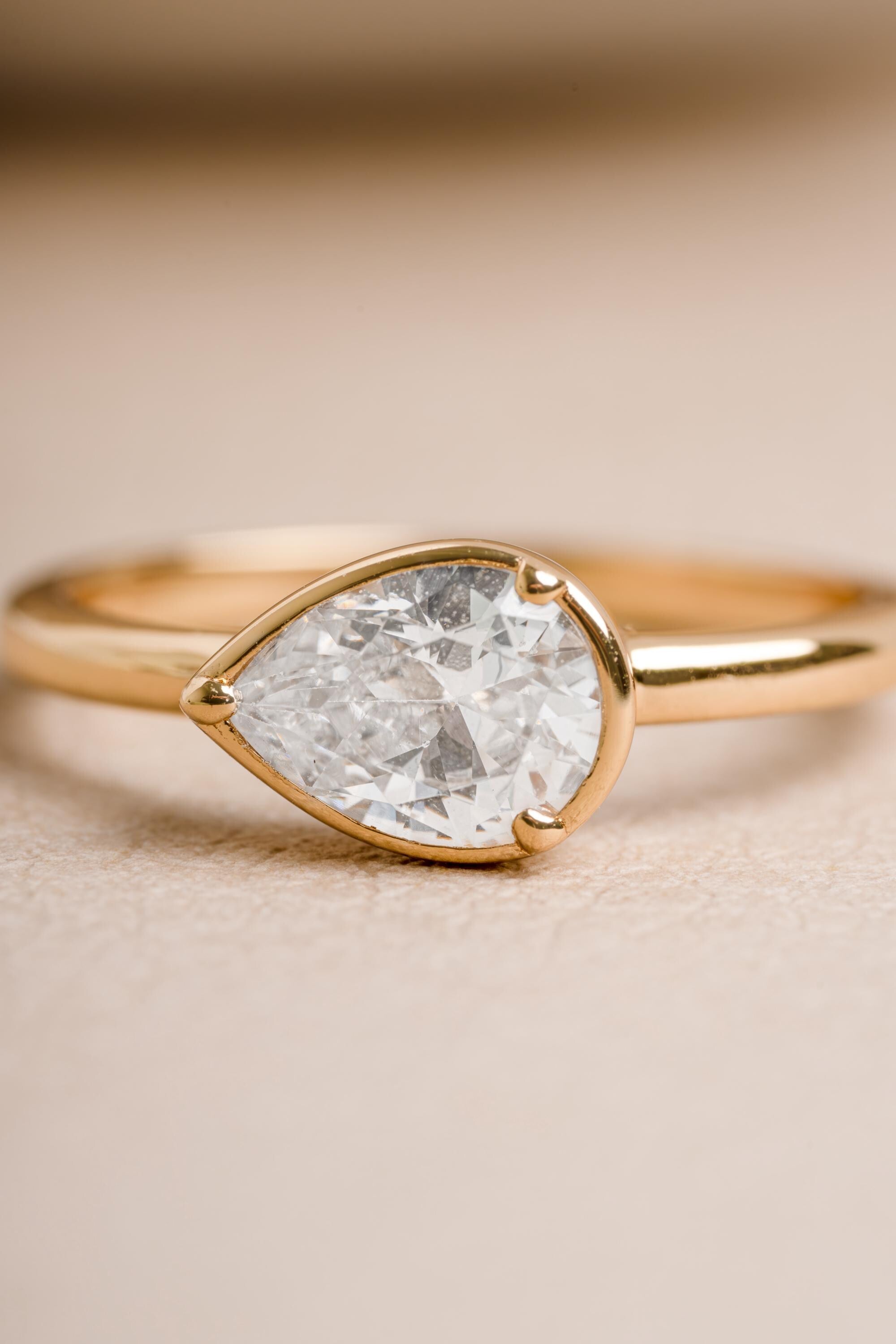 Bezel Set Pear Ring by Sami Jewels, Bezel Ring, Diamond Ring, Engagement Ring, Dainty Ring, Wedding Ring, Bridal Jewelry