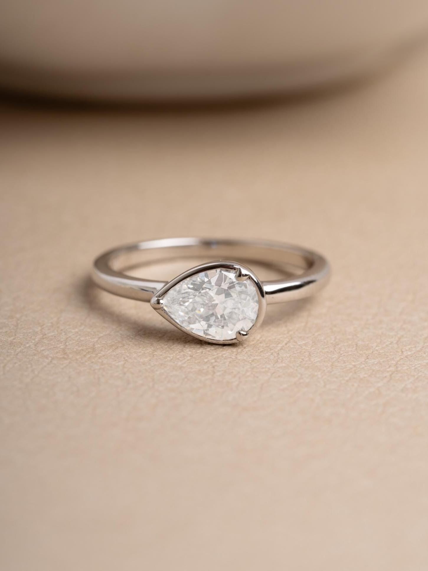 Bezel Set Pear Ring by Sami Jewels, Bezel Ring, Diamond Ring, Engagement Ring, Dainty Ring, Wedding Ring, Bridal Jewelry