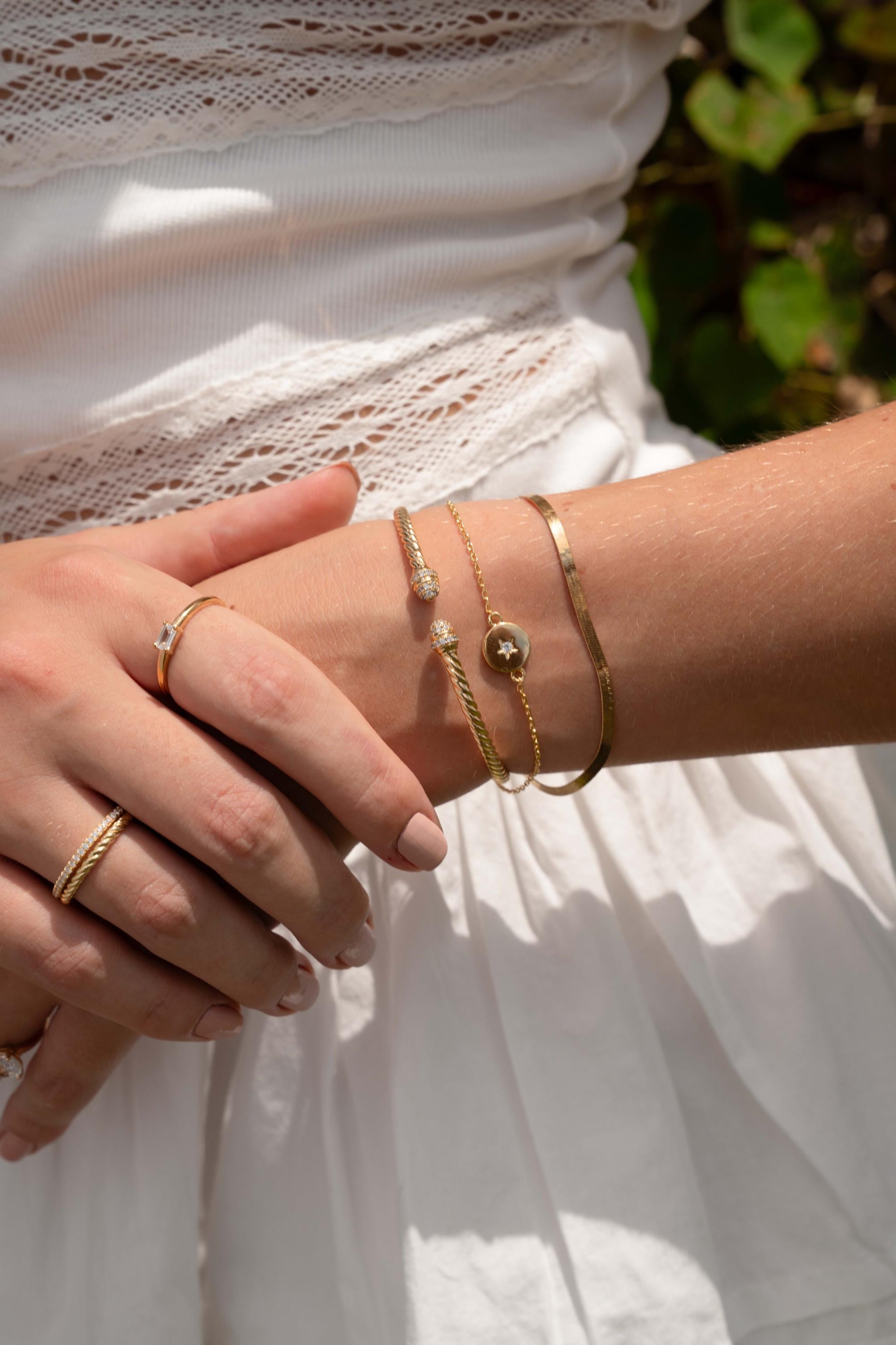 Round Starburst Charm Bracelet by Sami Jewels, Star Bracelet featuring a Minimalist and Adjustable Design