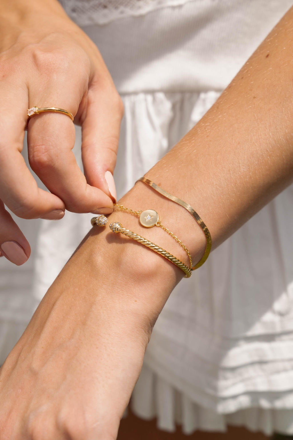 Round Starburst Charm Bracelet by Sami Jewels, Star Bracelet featuring a Minimalist and Adjustable Design