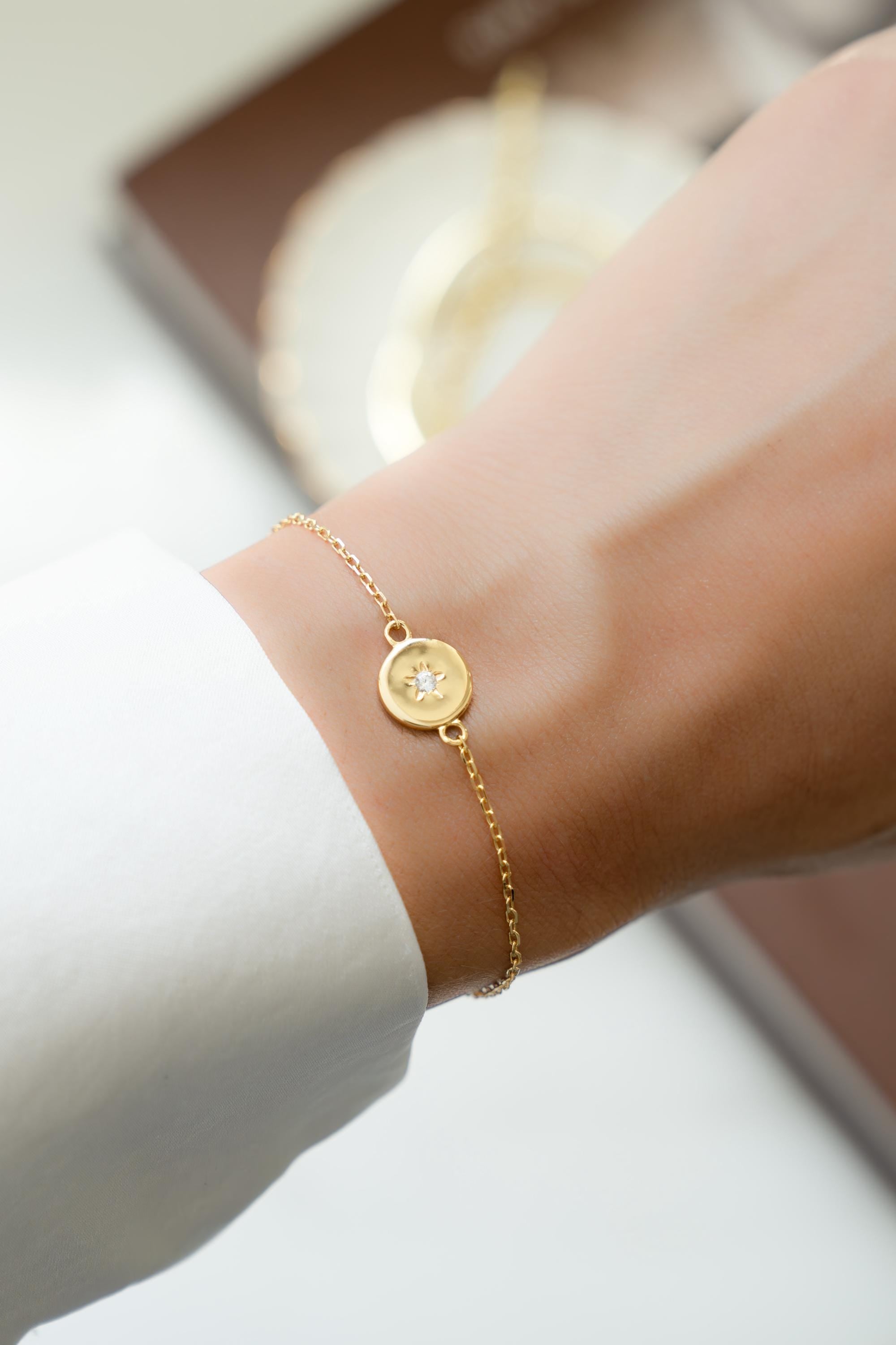 Round Starburst Charm Bracelet by Sami Jewels, Star Bracelet featuring a Minimalist and Adjustable Design