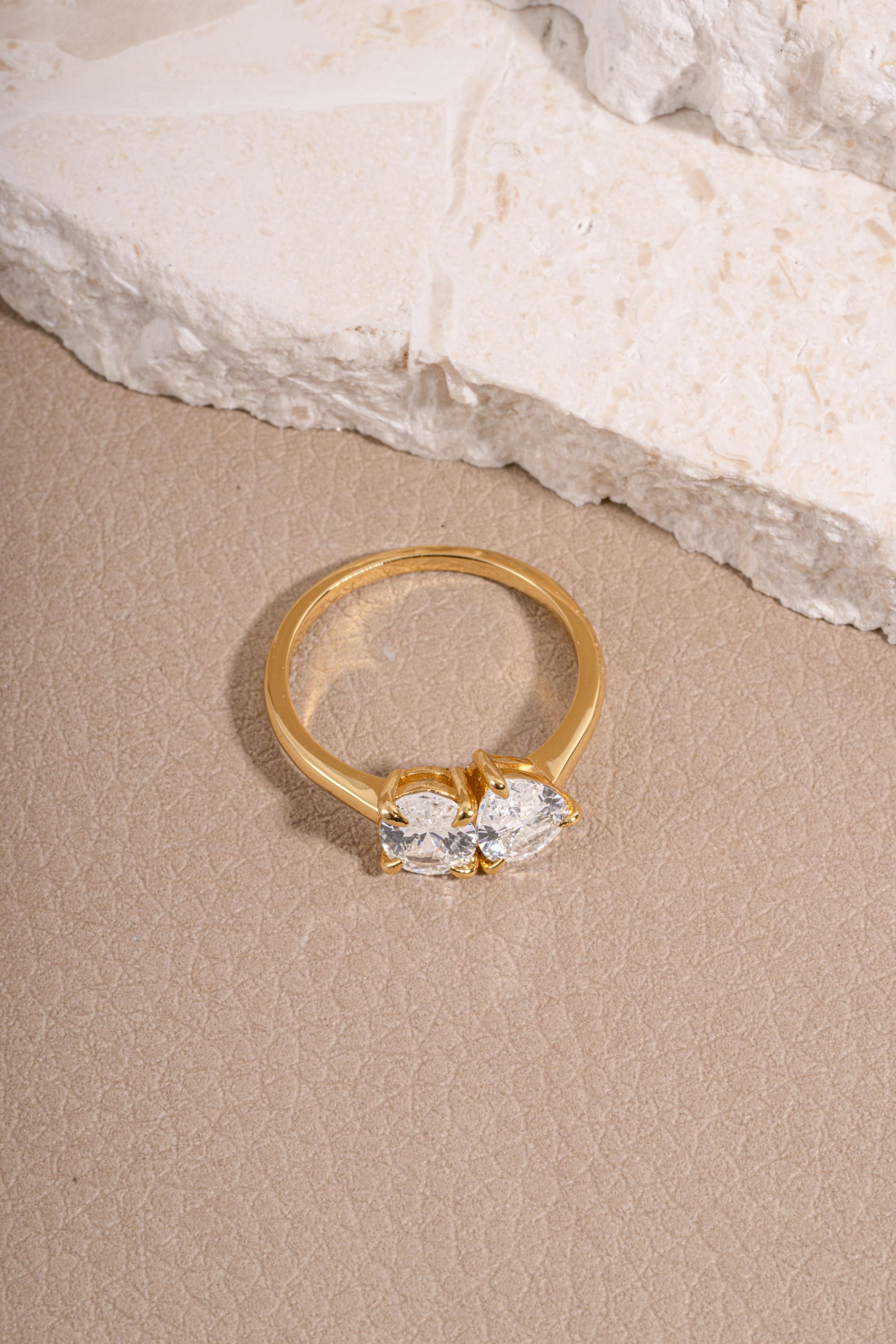 Oval Toi Et Moi Ring by Sami Jewels, Two Stone Ring, Engagement Ring, Promise Ring, Bridal Jewelry, Wedding Jewelry,
