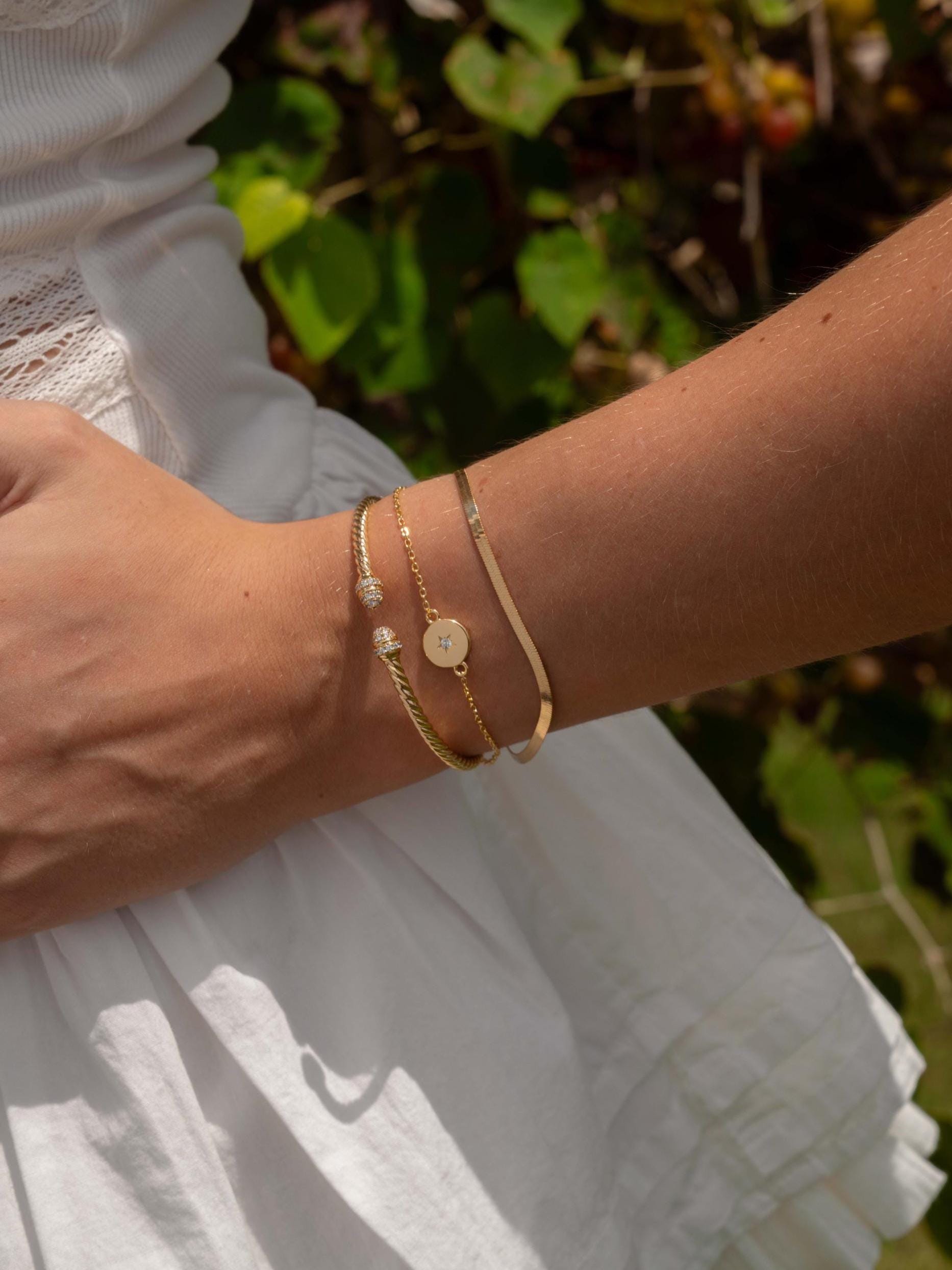 Round Starburst Charm Bracelet by Sami Jewels, Star Bracelet featuring a Minimalist and Adjustable Design
