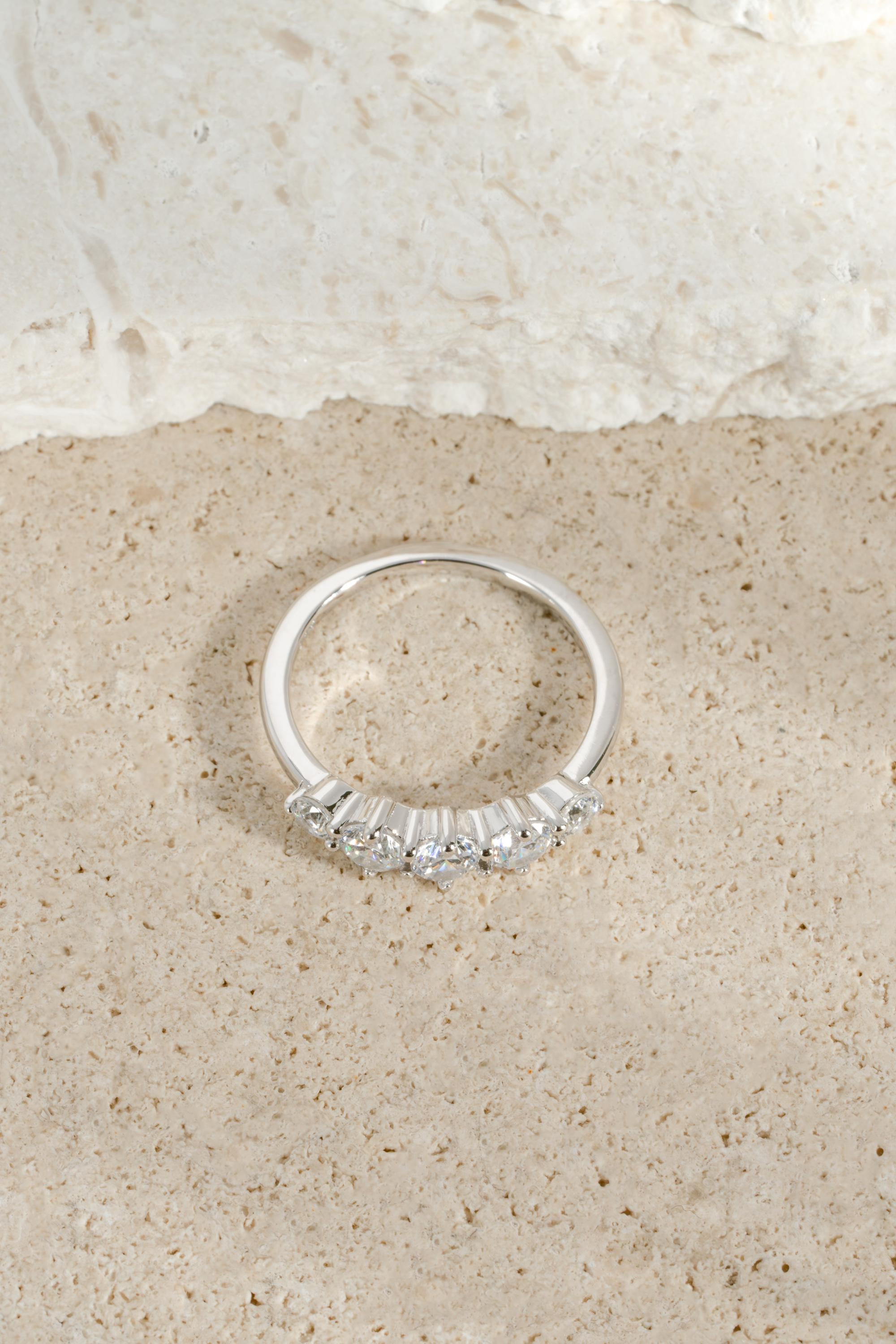 Graduated 5 Stone Ring by Sami Jewels, Wedding Band, Promise Ring, Stackable Rings, Diamond Ring, Dainty Ring, Wedding Ring, Bridal Jewelry